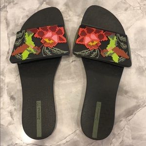 Ipanema hummingbird sandals!! So pretty!!